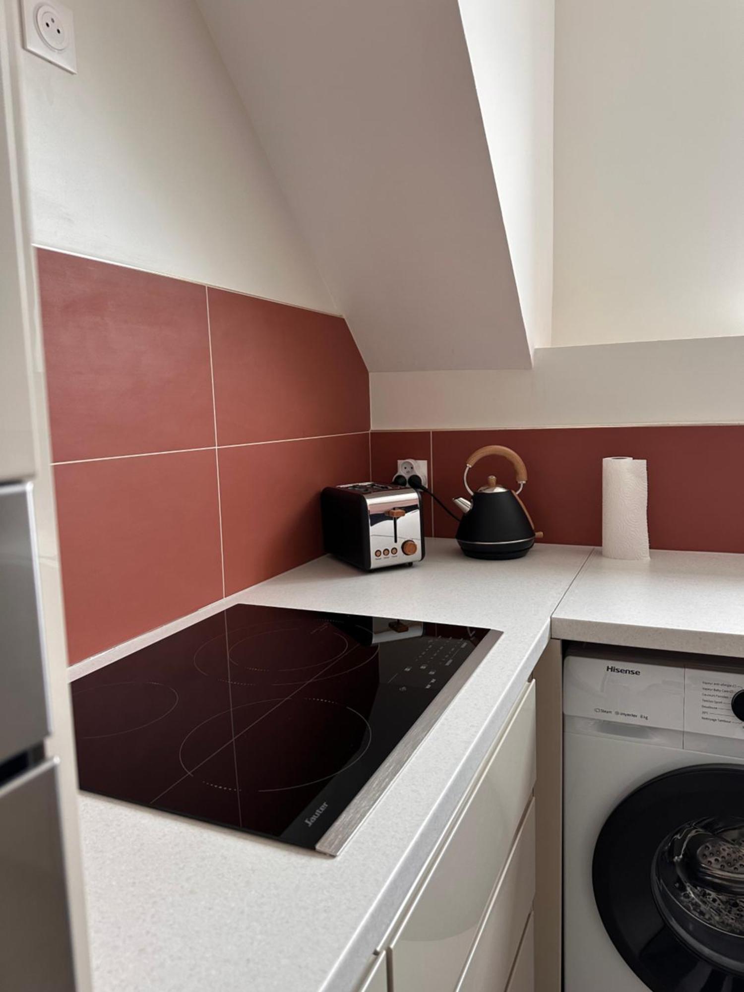 Grand Appartement Ultra Moderne Plein Centre, Plage A Pieds, Avec Parking Конкарно Стая снимка